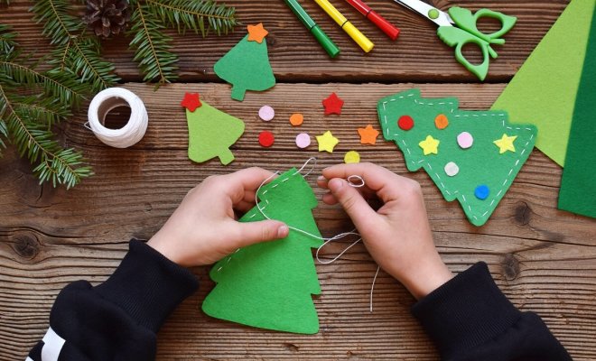 Как сделать новогоднюю елку из газет и картона?